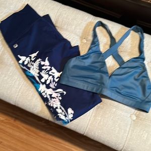 SOLD ‼️Fabletics floral print leggings XS